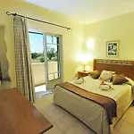 Monte Dos Avos Village - Pets Friendly Hotel